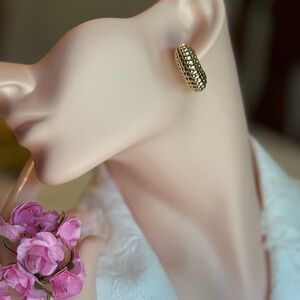 NEW | Elegant Gold Tone Earrings